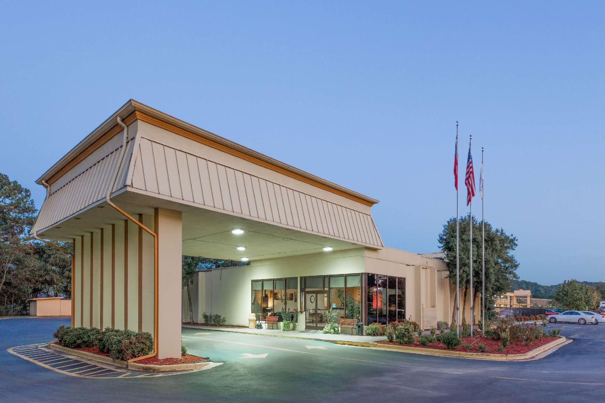 דלטון Quality Inn מראה חיצוני תמונה
